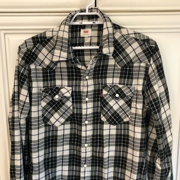 Levi’s women’s plaid flannel shirt - Picture 2 of 10